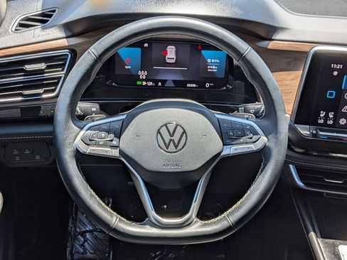 Used 2025 Volkswagen Atlas SE AWD/4WD image 16