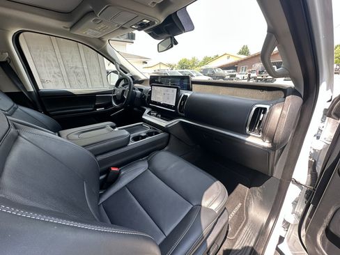 Used 2025 Ford Expedition Max Platinum AWD/4WD image 10