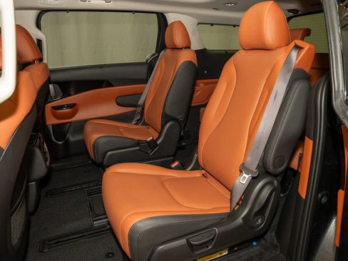 Certified 2024 Kia Carnival SX Prestige image 9