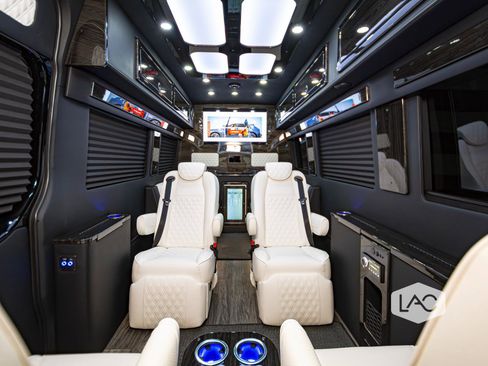 Used 2024 Mercedes-Benz Sprinter 3500 image 28