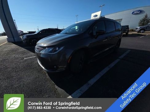 Used 2019 Chrysler Pacifica Touring Plus w/ Advanced Safetytec Group image 4