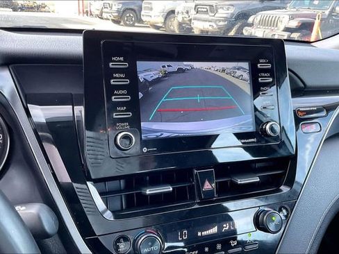 Used 2024 Toyota Camry SE image 21