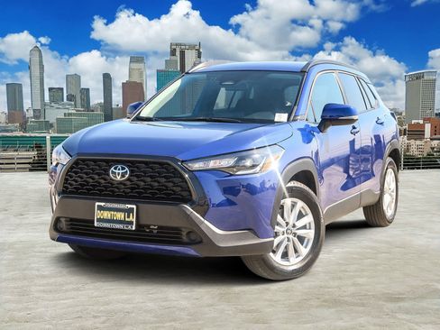 Used 2024 Toyota Corolla Cross LE image 1