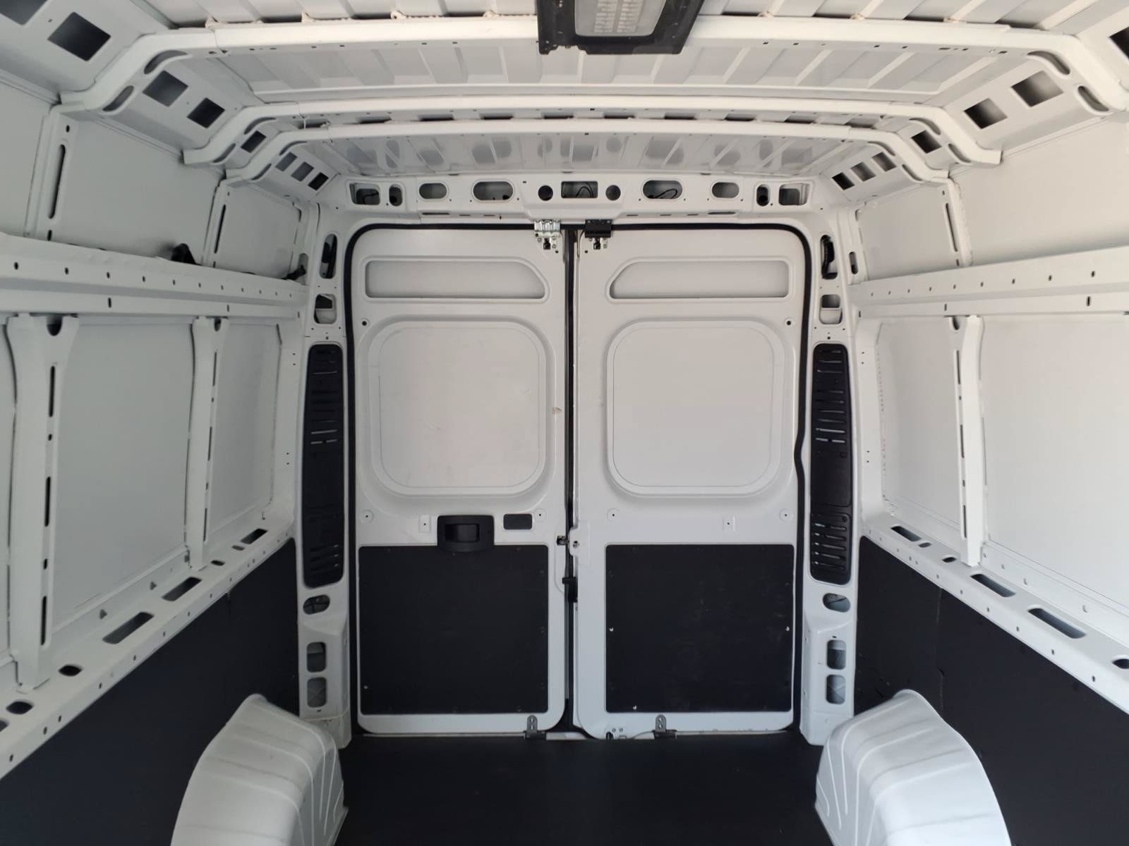 Used 2024 RAM ProMaster 2500 w/ Convenience Group FWD image 9