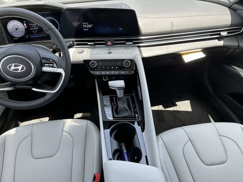 New 2025 Hyundai Elantra Limited FWD image 5