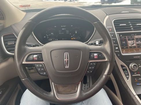 Used 2019 Lincoln Nautilus Reserve image 16