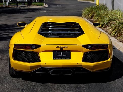 Used 2014 Lamborghini Aventador image 4