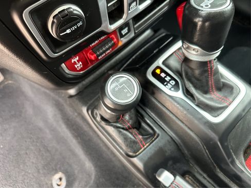 Used 2018 Jeep Wrangler Unlimited Rubicon w/ Dual Top Group AWD/4WD image 15