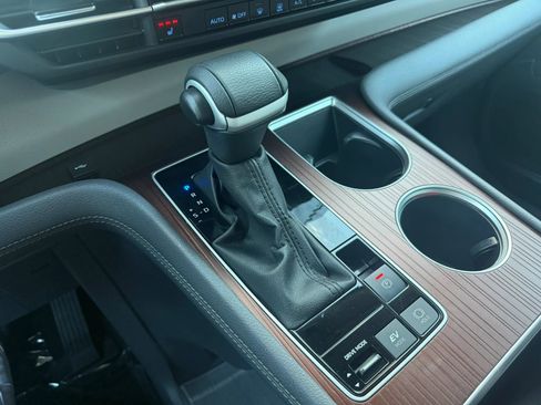 Used 2024 Toyota Sienna XLE image 16