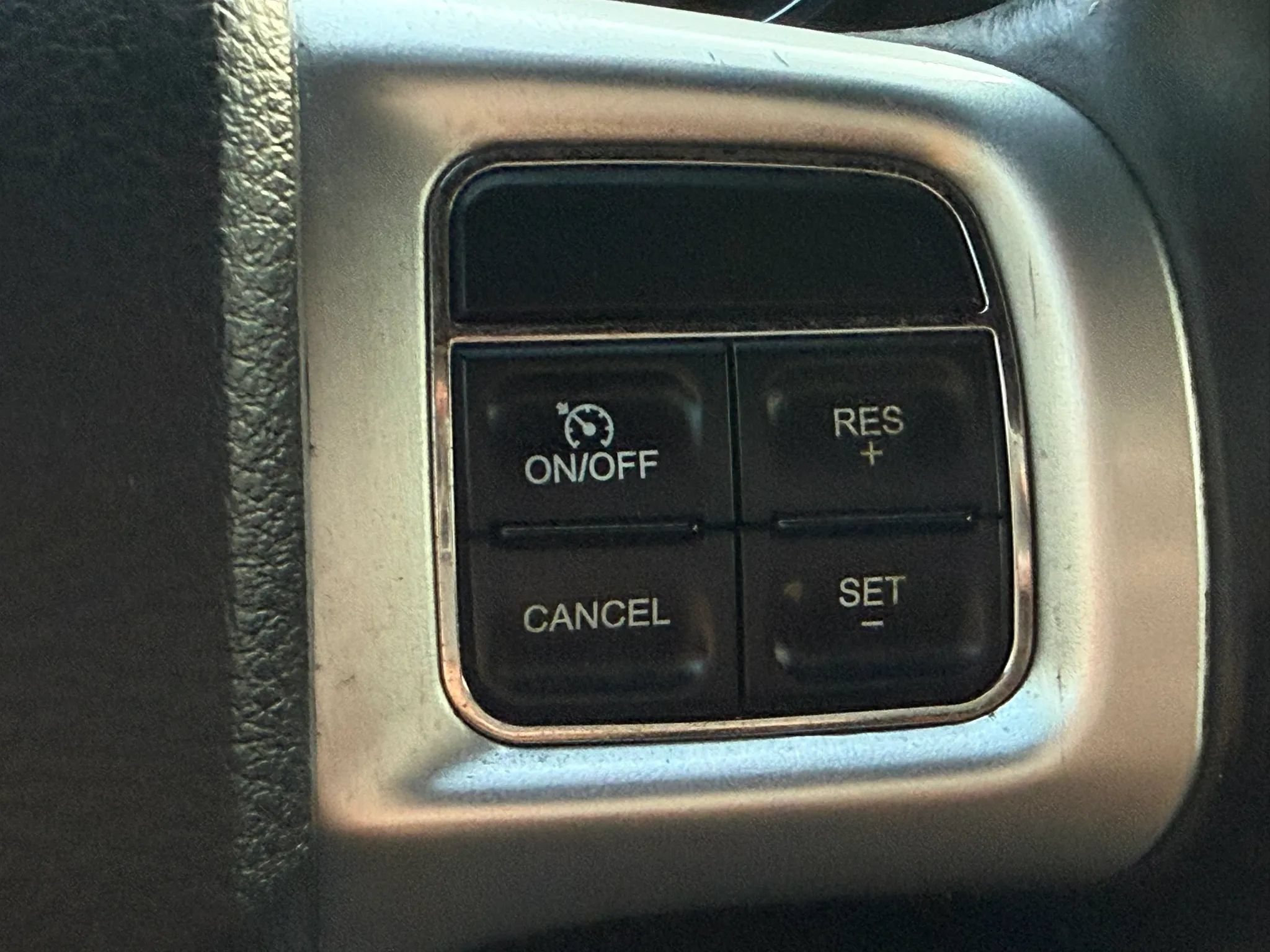 Used 2011 Dodge Challenger R/T w/ Electronics Convenience Group RWD image 27