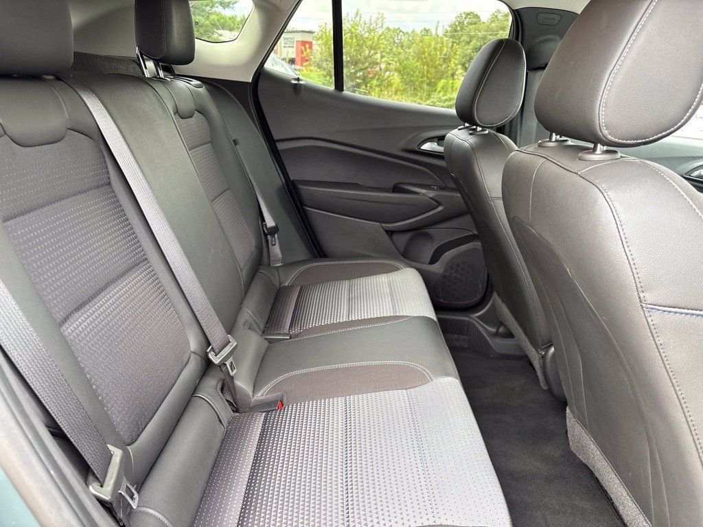 Used 2025 Chevrolet Trax LT FWD image 15