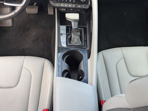 Certified 2025 Hyundai Elantra Limited image 19