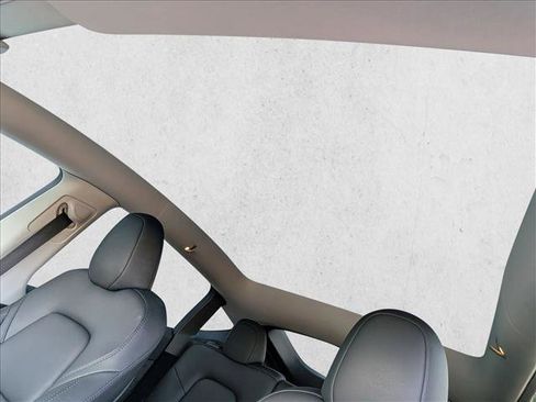 Used 2023 Tesla Model Y Performance image 13