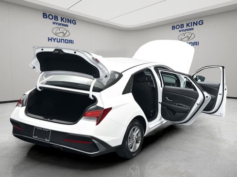 New 2026 Hyundai Elantra SE FWD image 19
