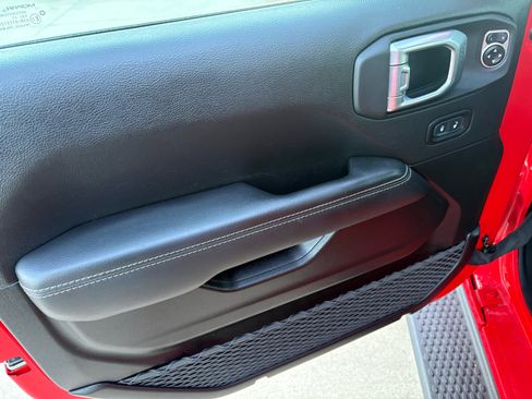 Used 2023 Jeep Wrangler Sahara image 11