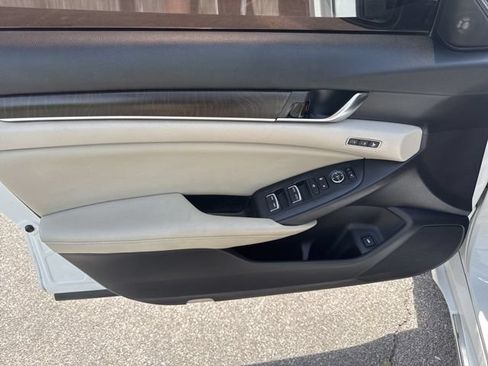 Used 2018 Honda Accord Touring image 15