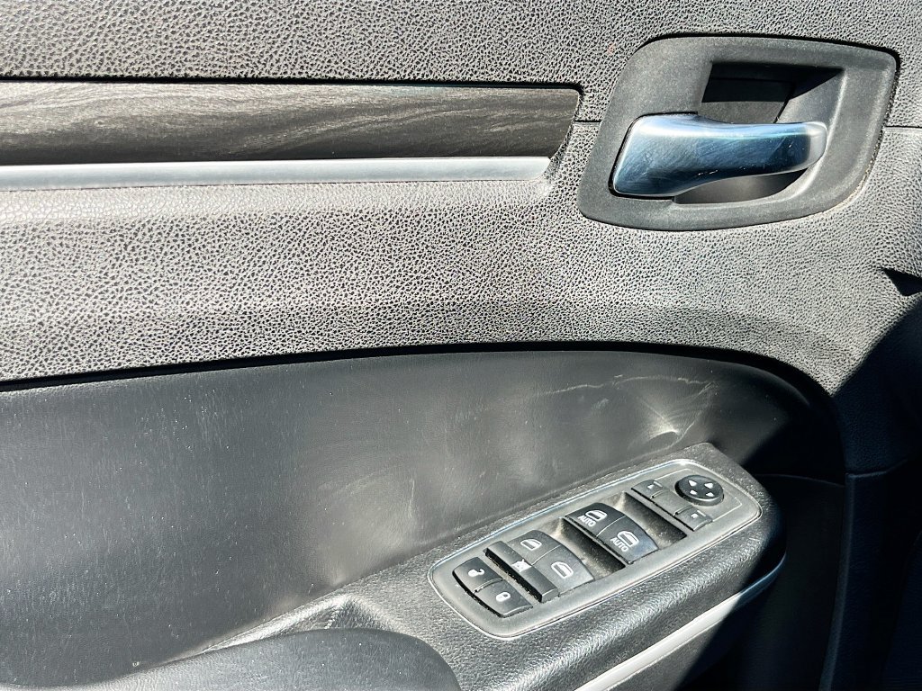 Used 2019 Chrysler 300 Touring w/ Sport Appearance Package RWD image 17