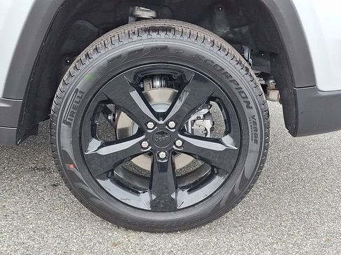 New 2025 Jeep Grand Cherokee Limited w/ Black Appearance Package image 5