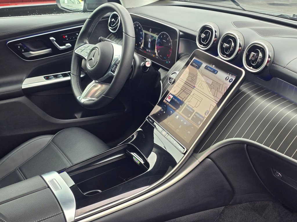 Used 2023 Mercedes-Benz GLC 300 4MATIC w/ Exclusive Trim Package image 28