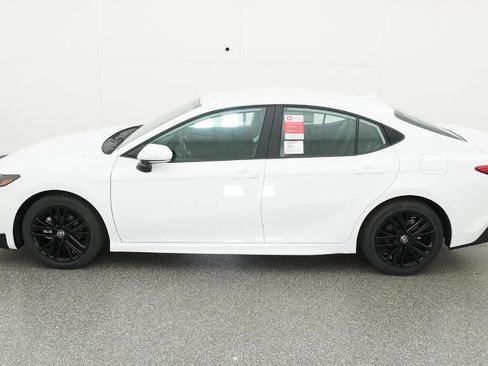 New 2026 Toyota Camry SE image 3