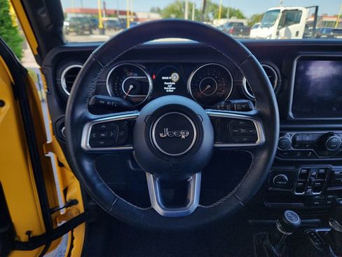 Used 2019 Jeep Wrangler Unlimited Sahara w/ Uconnect 4C Nav & Sound Group AWD/4WD image 16