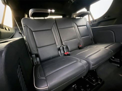 Used 2023 Chevrolet Suburban Premier image 26