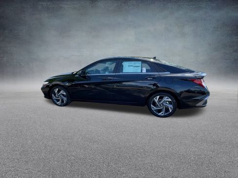 New 2025 Hyundai Elantra Limited image 14