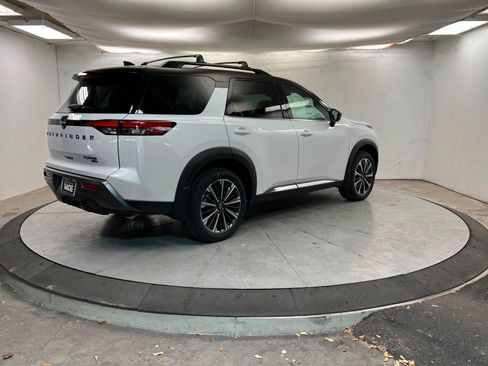 New 2026 Nissan Pathfinder Platinum image 5