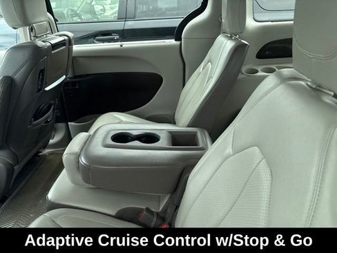Used 2017 Chrysler Pacifica Touring-L Plus w/ Advanced Safetytec Group FWD image 9