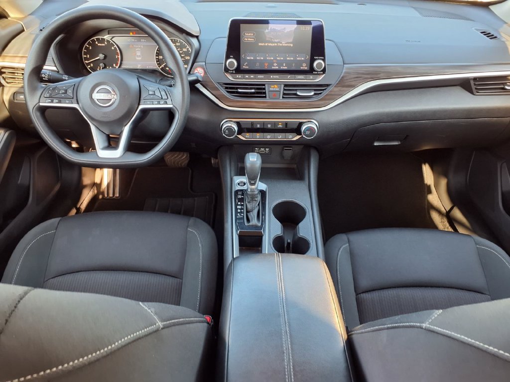 Used 2025 Nissan Altima 2.5 SV FWD image 10