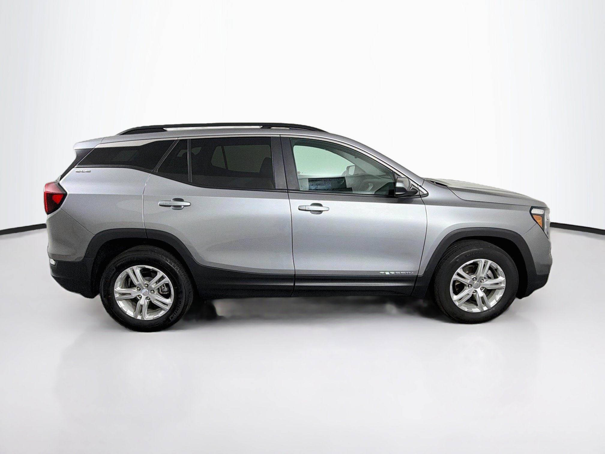 Used 2024 GMC Terrain SLE w/ Driver Convenience Package FWD image 10