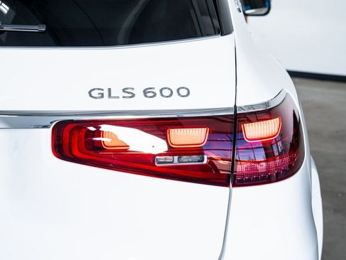 Used 2024 Mercedes-Benz Maybach GLS 600 4MATIC image 30
