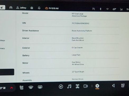 Used 2025 Rivian R1T Adventure image 39