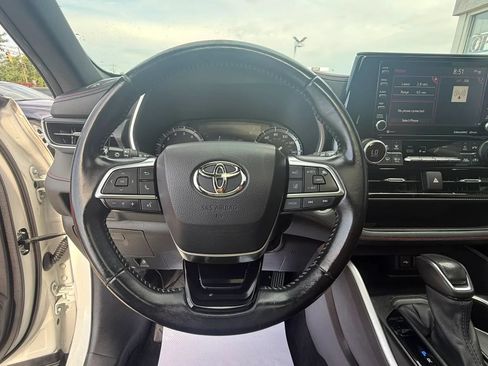 Used 2021 Toyota Highlander XSE FWD image 16