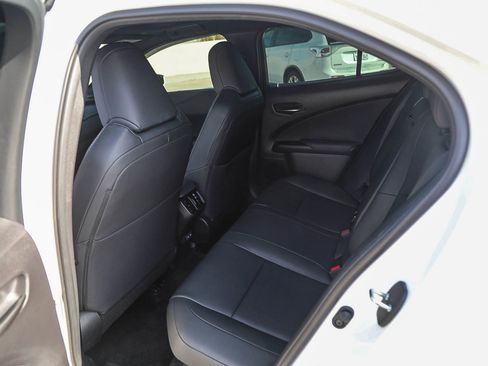 Used 2024 Lexus UX 250h FWD image 18
