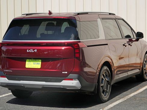 Used 2025 Kia Carnival EX FWD image 56