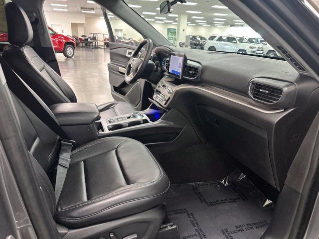 Used 2023 Ford Explorer XLT w/ Equipment Group 202A AWD/4WD image 25
