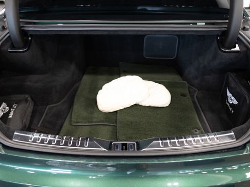 Used 2023 Bentley Flying Spur Plug-In Hybrid AWD/4WD image 8