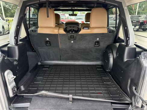 Used 2021 Jeep Wrangler Unlimited Sahara AWD/4WD image 29