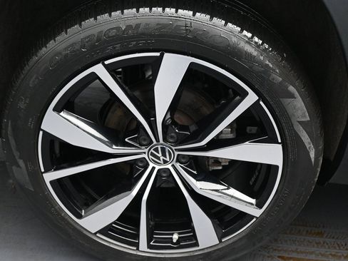 Used 2024 Volkswagen Atlas SEL Premium R-Line image 46