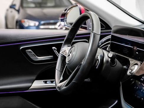 Used 2025 Mercedes-Benz E 350 Sedan image 18