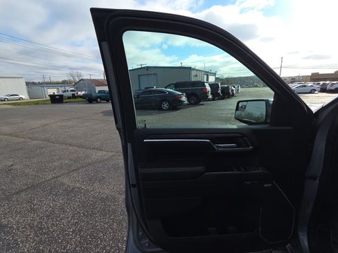 Used 2023 GMC Sierra 1500 SLT w/ SLT Premium Package image 8