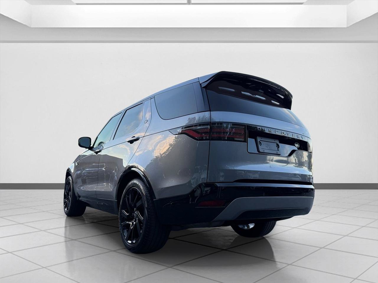 Used 2023 Land Rover Discovery S R-Dynamic AWD/4WD image 3