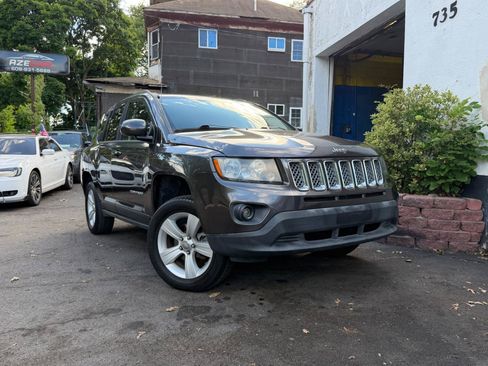 Used 2014 Jeep Compass Latitude AWD/4WD image 17