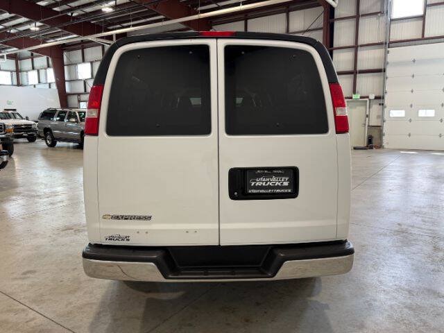 Used 2017 Chevrolet Express 3500 LT w/ LT Preferred Equipment Group RWD image 9