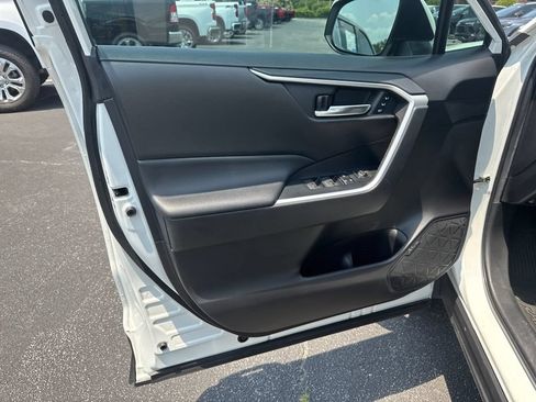 Used 2022 Toyota RAV4 XLE Premium FWD image 11