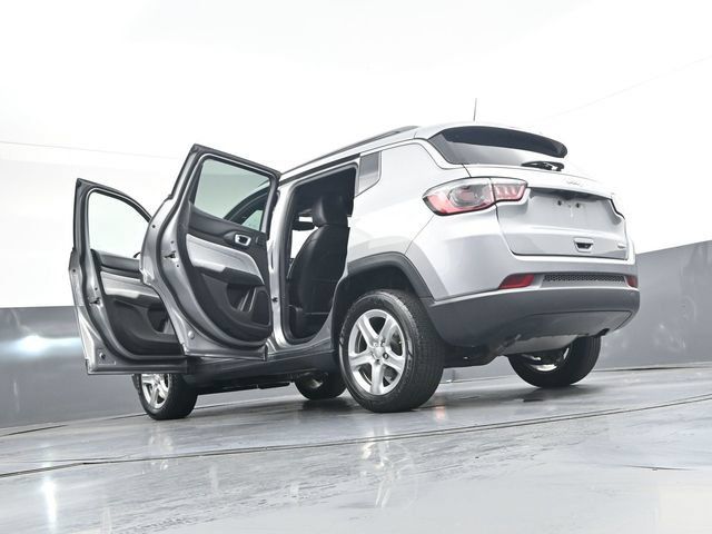 Used 2023 Jeep Compass Latitude w/ Sun and Sound Group AWD/4WD image 44