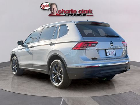 Used 2023 Volkswagen Tiguan SE FWD image 4