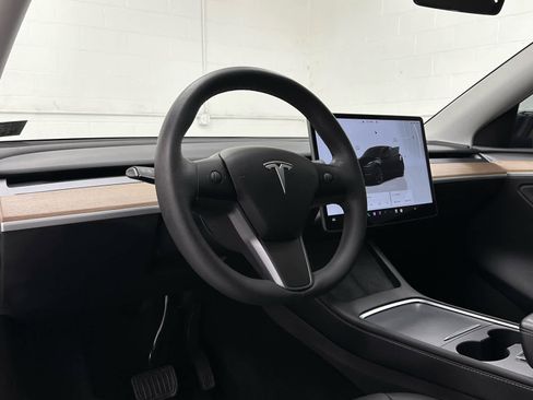 Used 2023 Tesla Model Y Long Range image 10