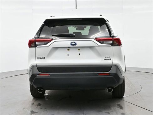 Used 2023 Toyota RAV4 XLE Premium image 6